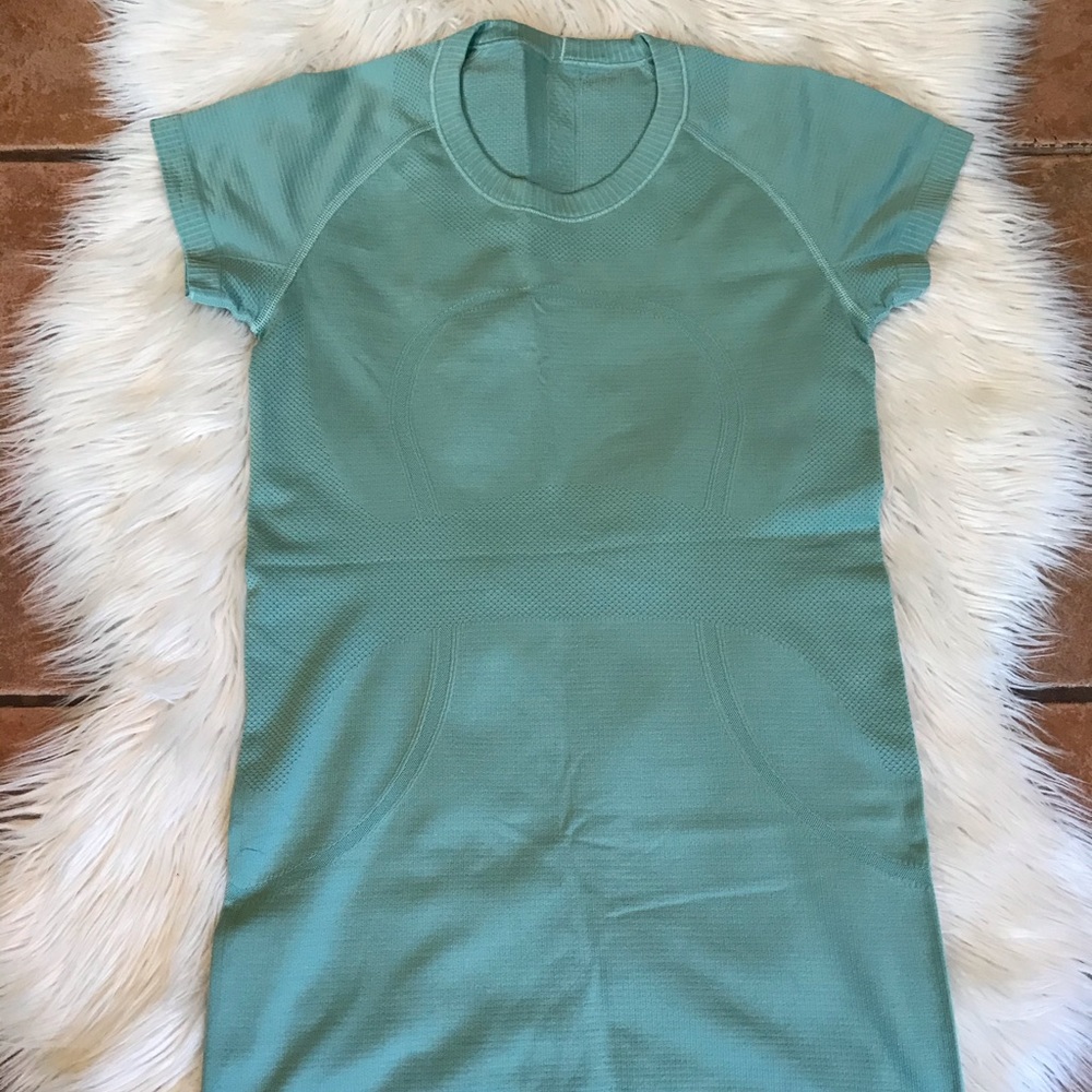 Lululemon Swiftly Tech Short Sleeve Tee size 6